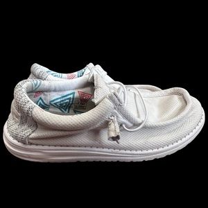 Hey Dude Shoes size 7 Wally Bleach